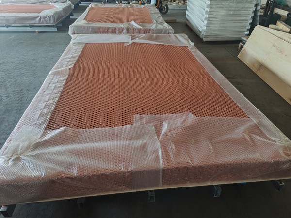 Copper expanded metal mesh protected with bubble film