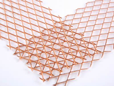 A part of the two copper expanded metal overlap.