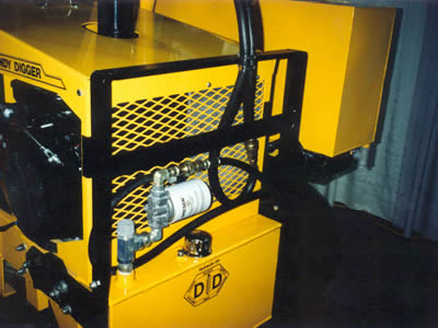 Máquina de metal expandido amarillo protegiendo como un lado de una mecánica.